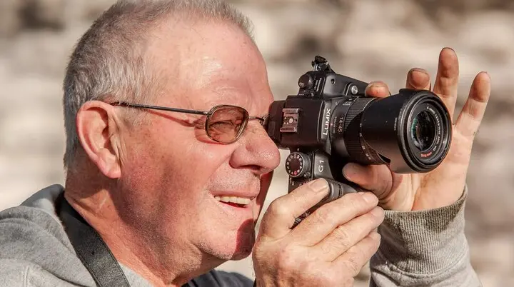 Lothar Roßner beim Fotografieren | © DAV Leipzig