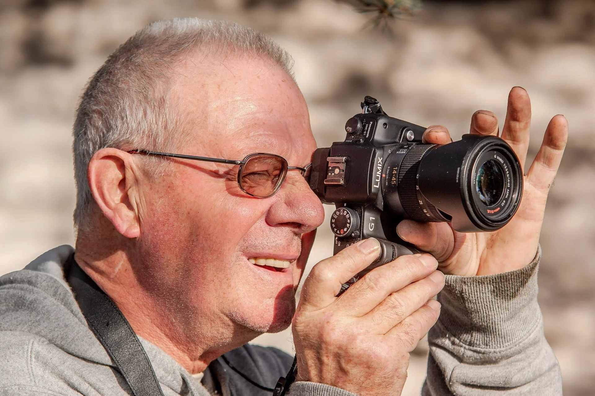 Lothar Roßner beim Fotografieren | © DAV Leipzig