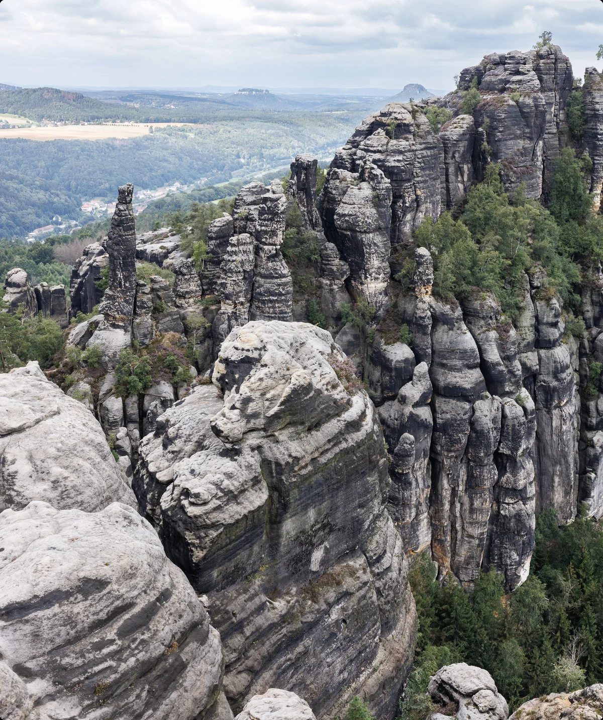 Blick auf die Schrammsteine von der Aussicht von der Tante bis zum Hohen Torstein | © DAV Leipzig/John Matzke