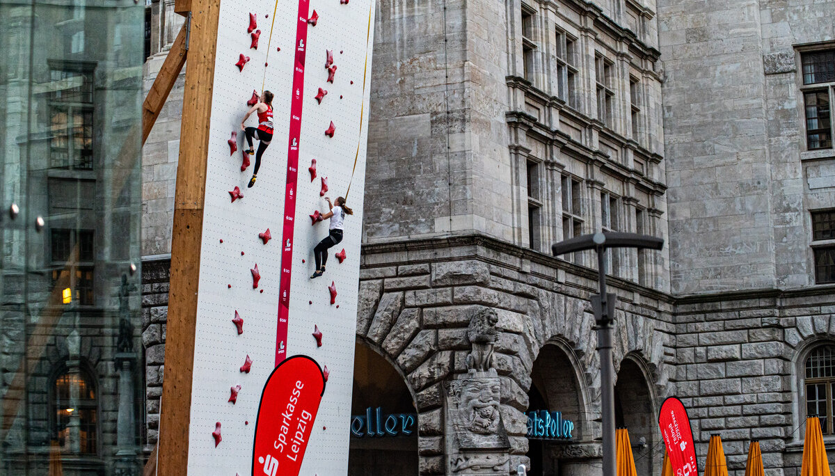 Frauen an der Wand | © thethreephotofriends