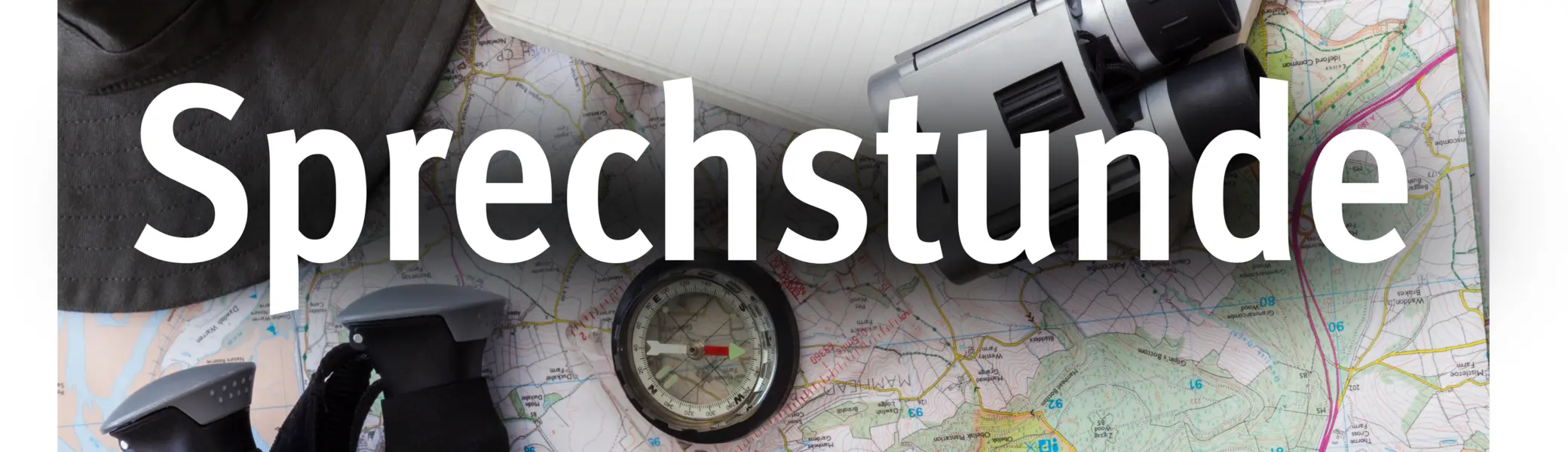 Landkarte und Wanderausrüstung | © Judith Schneider
